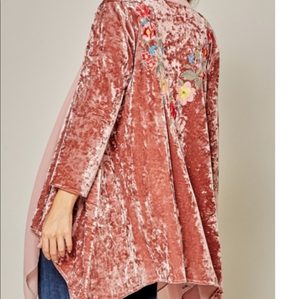Last one stunning Embroidered cardigan - Picture 4 of 13